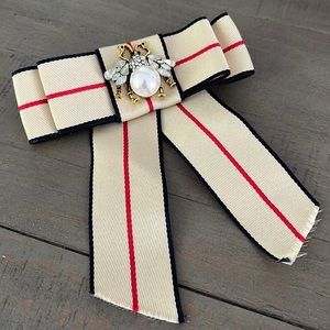Bow Bee Pin
